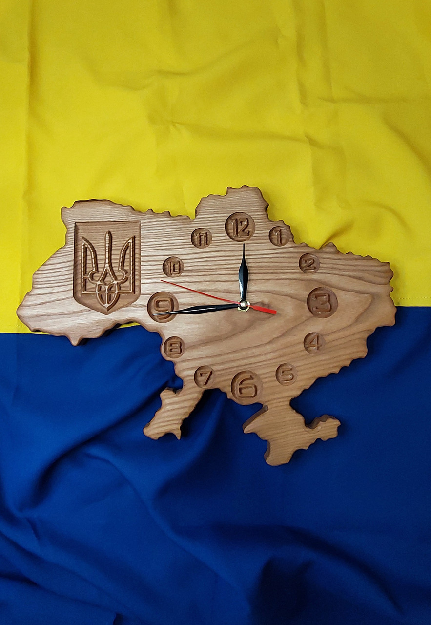 Патріотичний годинник, настінний дерев'яний годинник з Гербом, годинник в формі карти України ручної роботи 39х28 см, фото 1