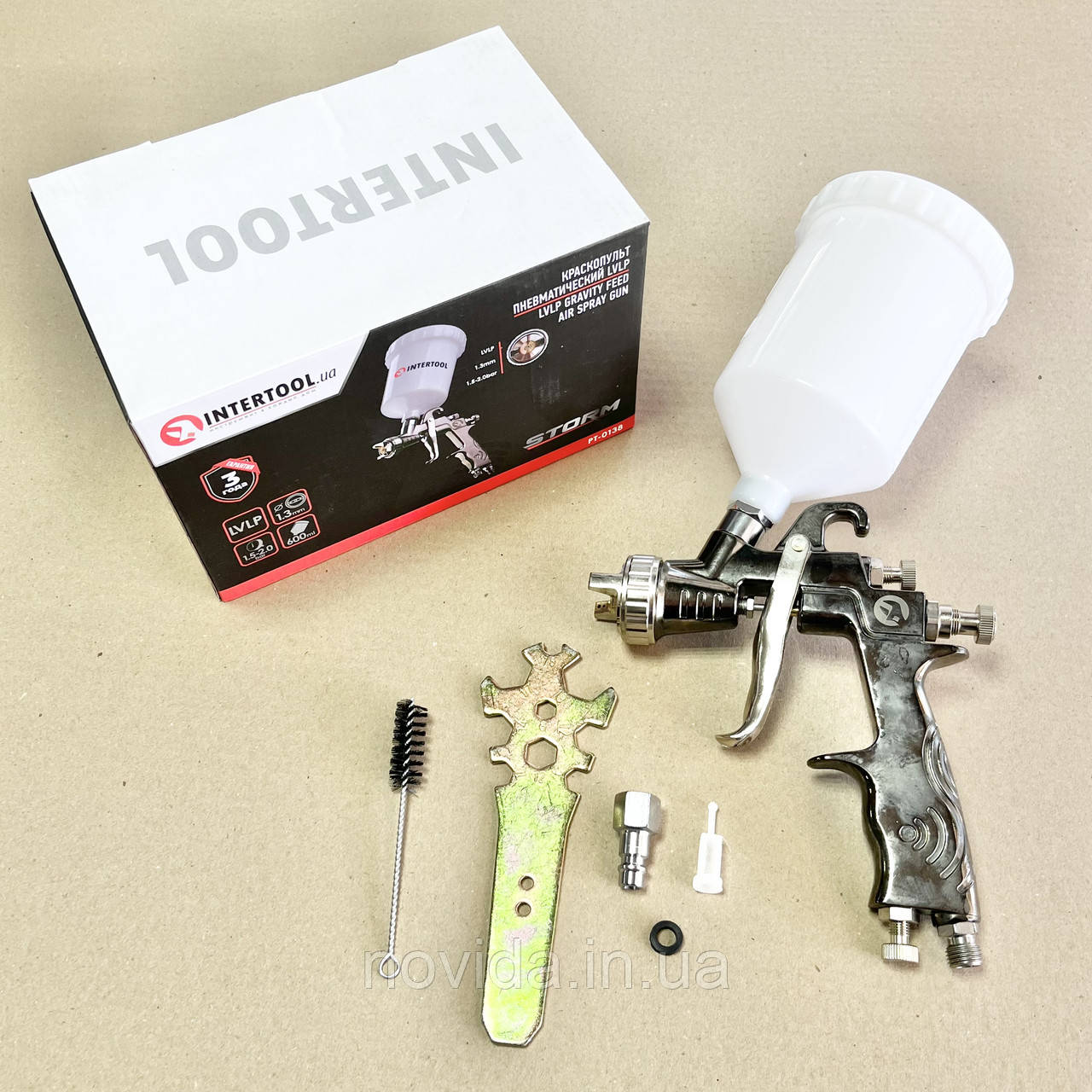 Фарбопульт пневматичний LVLP, форсунка 1.3 мм, пластиковий бачок 600 мл, 2 бари STORM INTERTOOL PT-0138