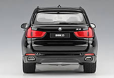 Масштабна модель автомобіля BMW X5 1:24 чорна колекційна модель з деталізацією салону та рухомими колесами, фото 5