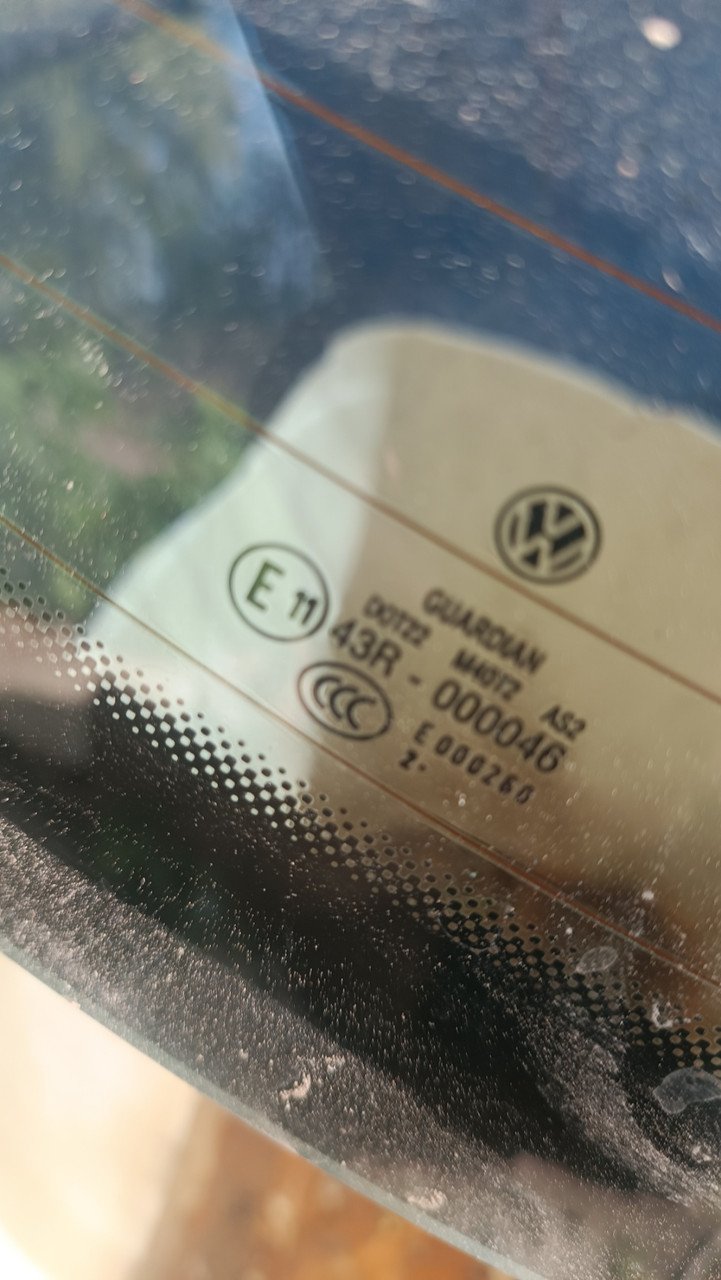 Скло заднє з підігрівом Volkswagen jetta 6