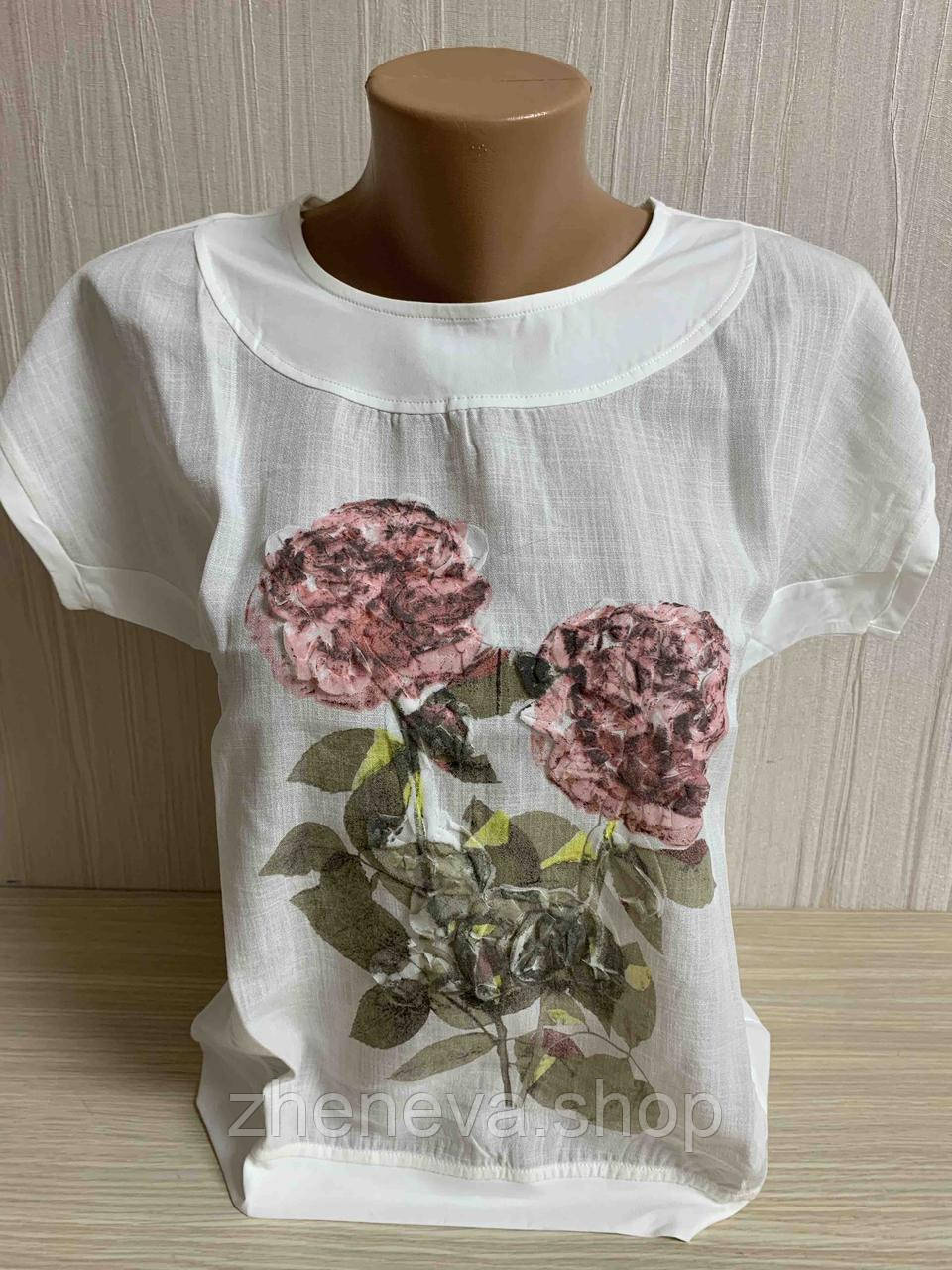 Оригінальна літня жіноча світла футболка з красивим квітковим принтом на манжеті, фото 1