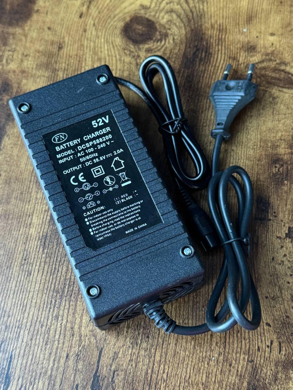 Зарядний пристрій для самоката 52V 1.9A