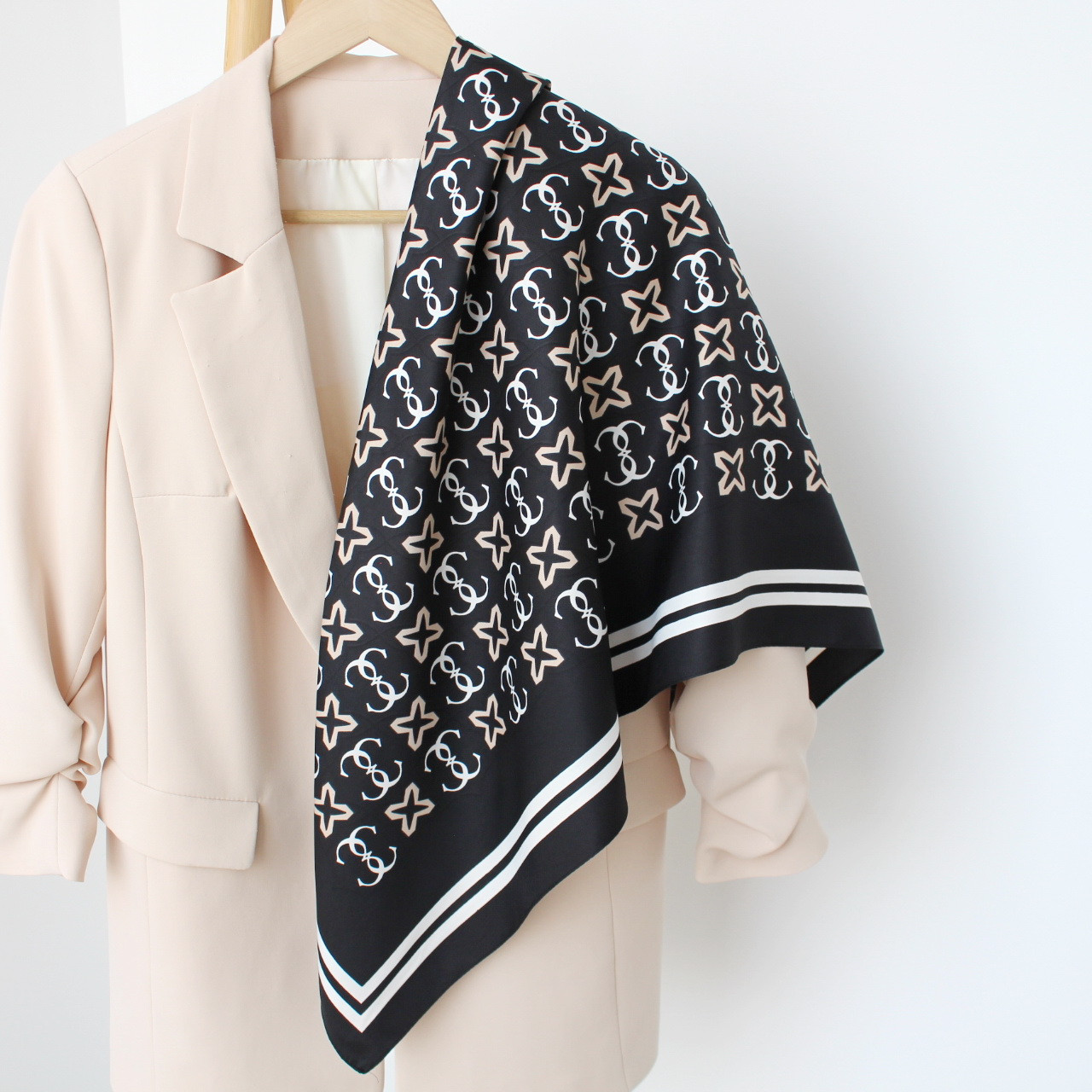 Хустка шовкова "Сандра діва" чорна 208127, фото 1