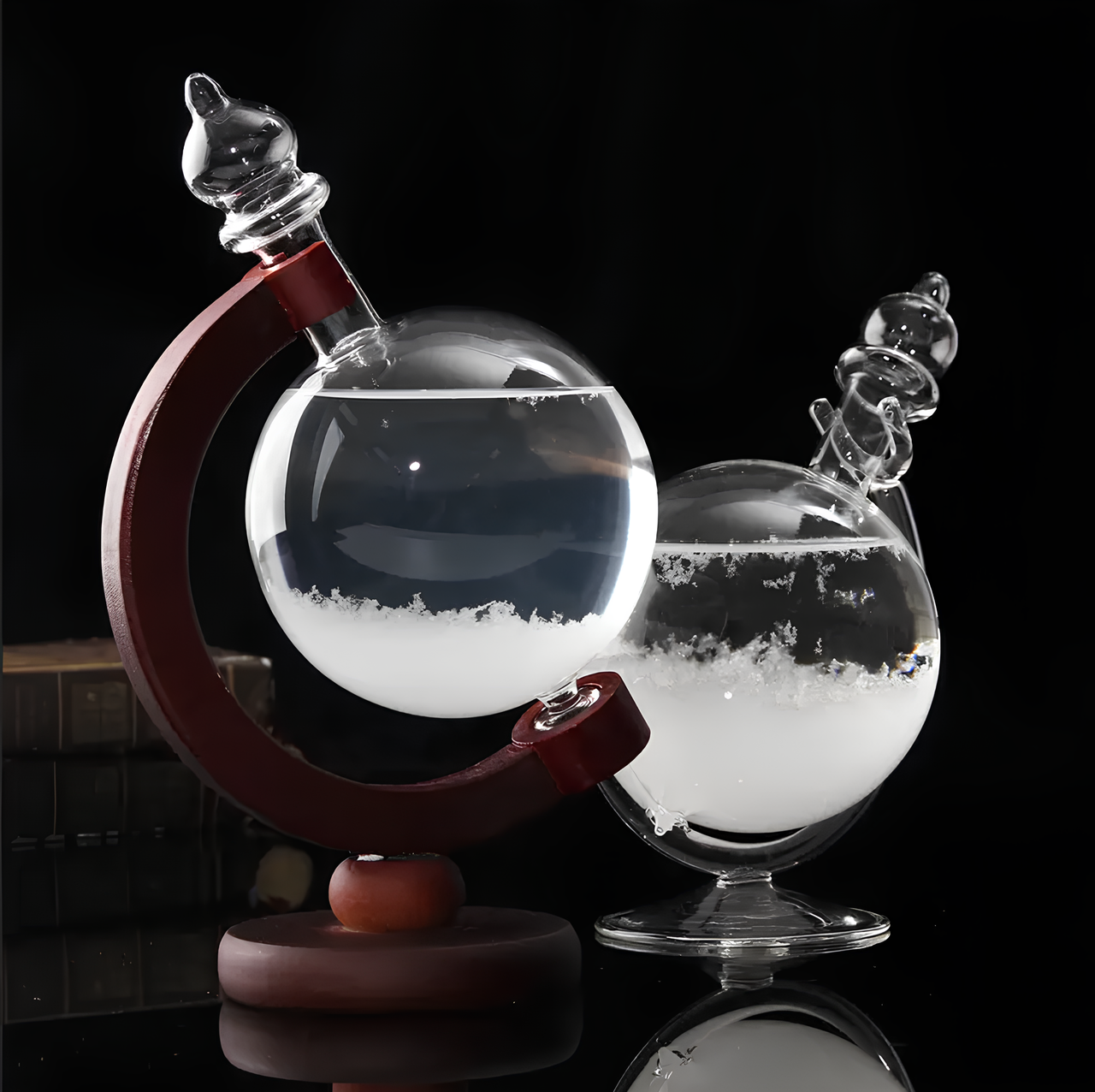 Барометр Штормгласс RESTEQ глобус великий, крапля Storm glass на темній дерев`яній підставці