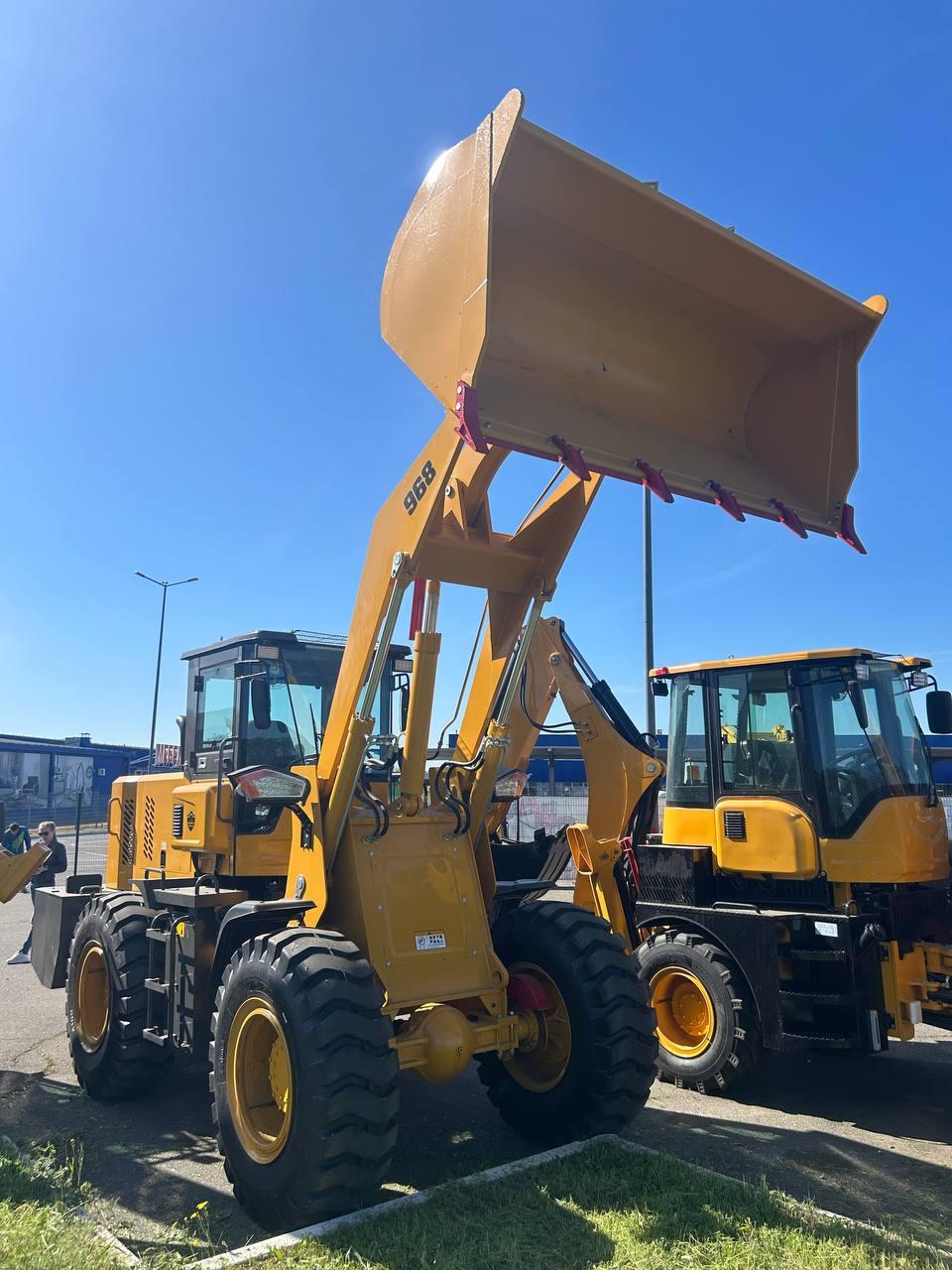 Фронтальний навантажувач RIPPA R968 ківш 1,2 м3, вила, швидкознім.