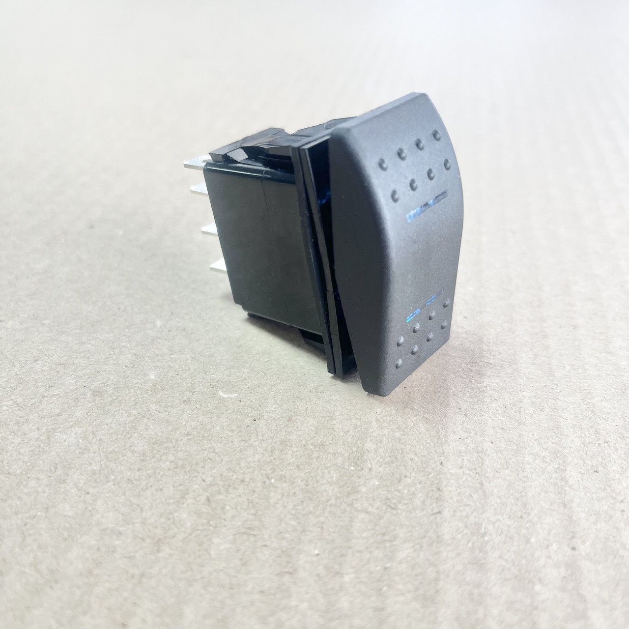 Клавіша вимикач ON — OFF — ON, 7 ніжок, синя підсвітка 20A/12V-10A/24V DC. DTL-2549