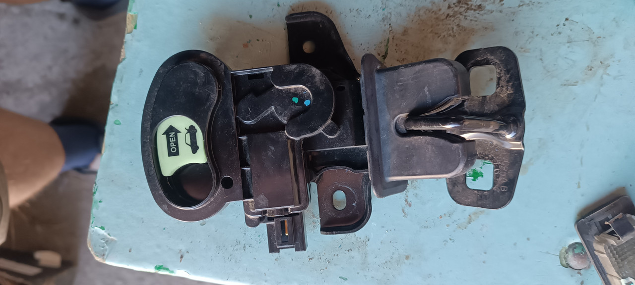 Замок кришки багажника chrysler 200, фото 1
