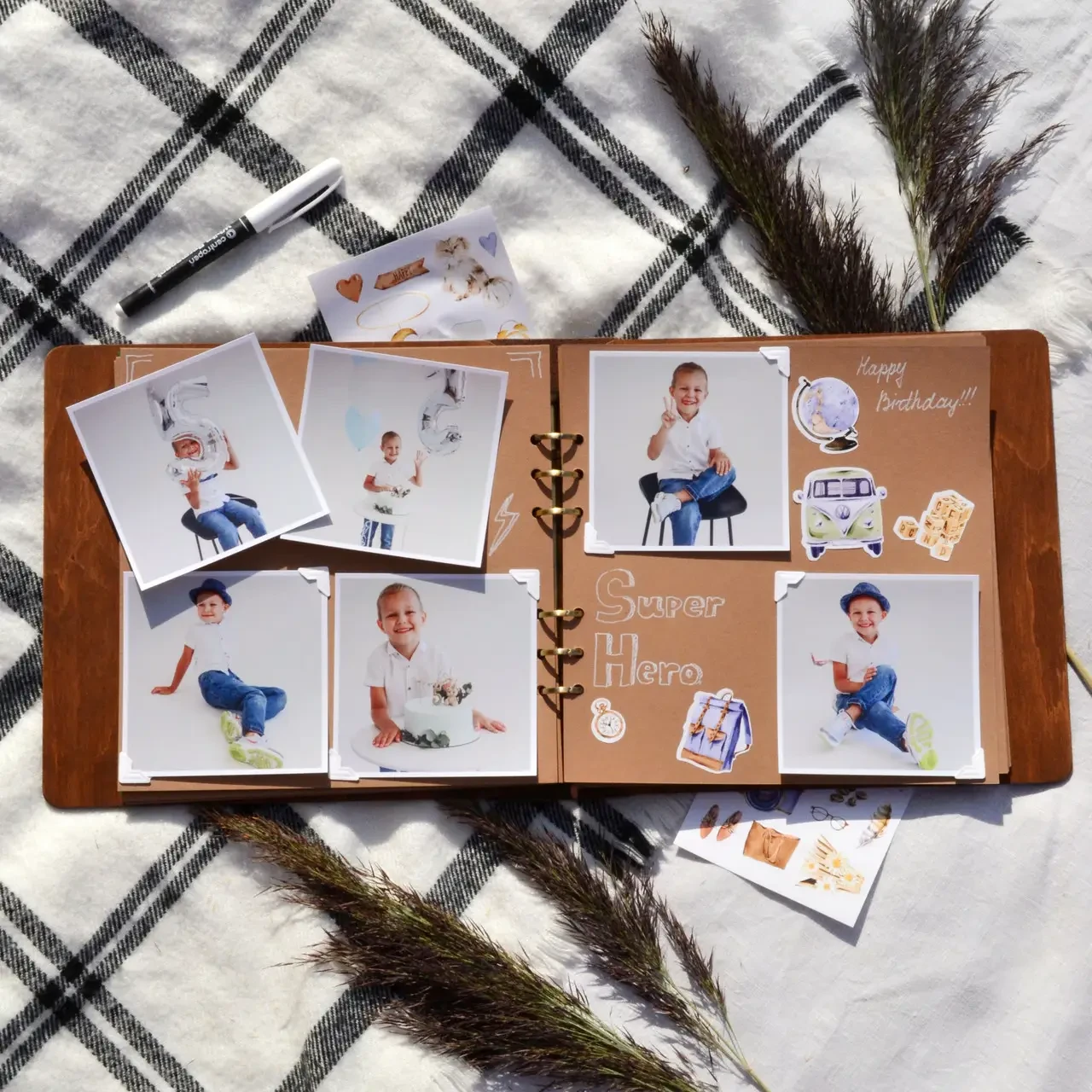Крафтбук "FAMILY" 23x23 із світлою обкладинкою та коричневими сторінками, фото 1