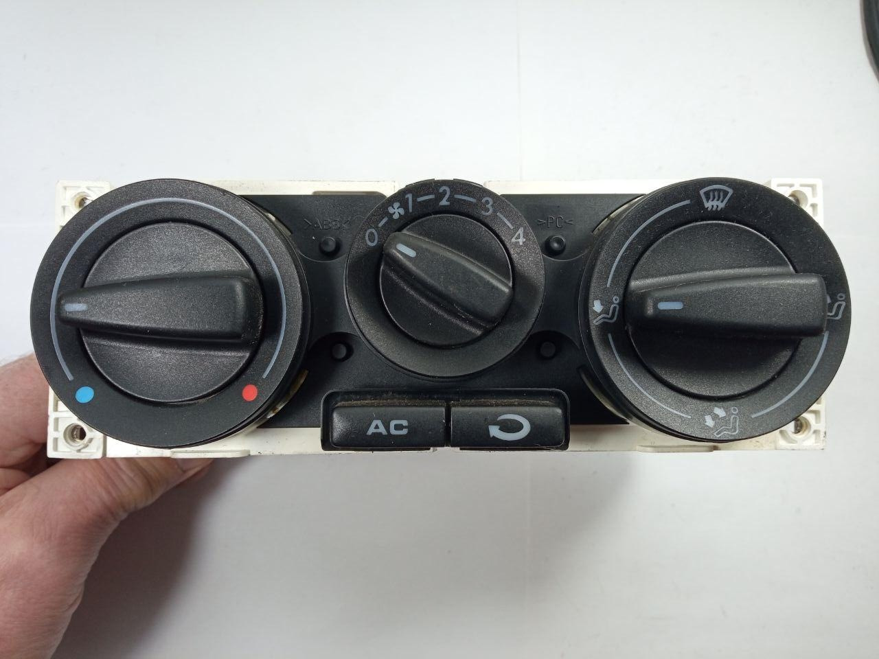 Панель кнопок Volkswagen 1J0 820 045 G 01C / 1J0820045G01C / 90151-138/0000 / 901511380000, фото 1