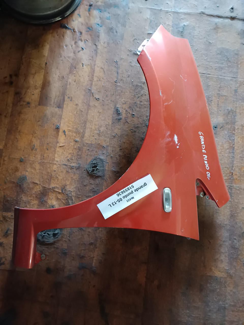 №433 Крило переднє ліве 51855636 для Fiat Grande punto 05-13