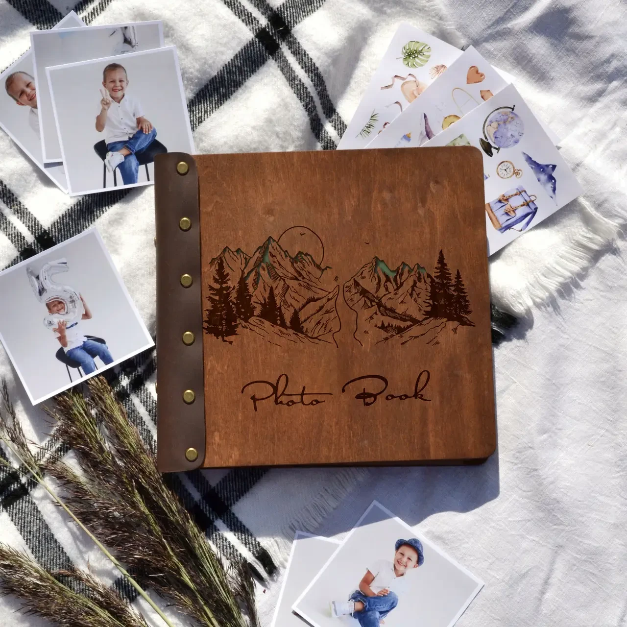 Крафтбук "ГОРИ" 23x23 із темною обкладинкою та коричневими сторінками, фото 1