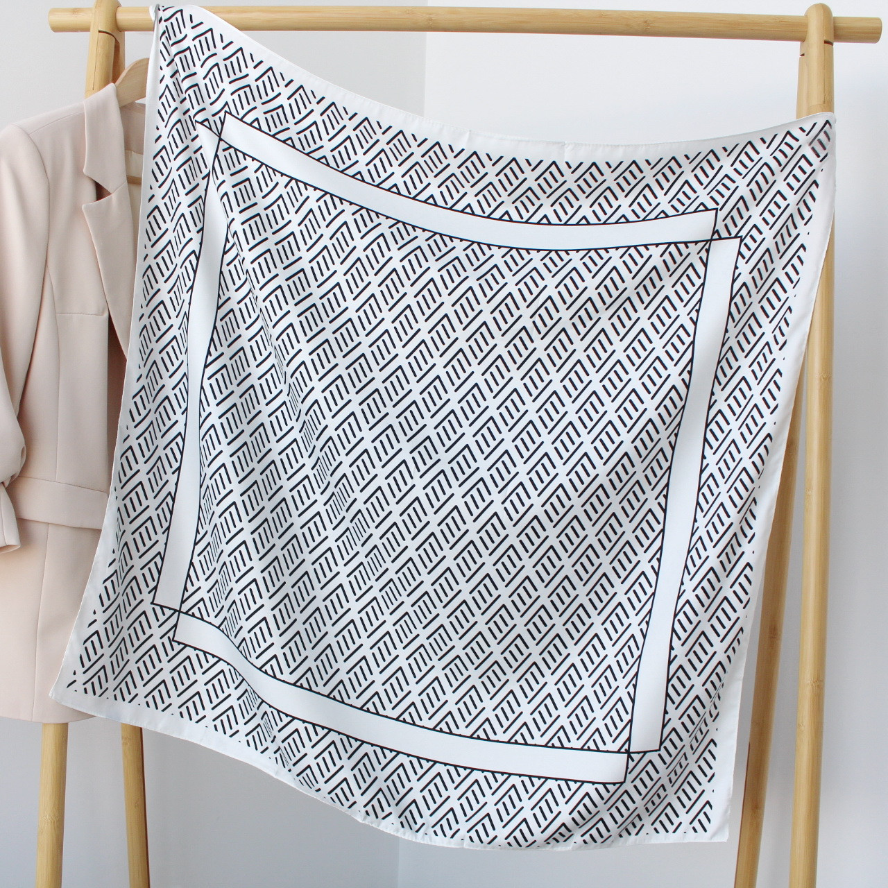 Хустка шовкова "Сандра серенада" біла 208136, фото 1