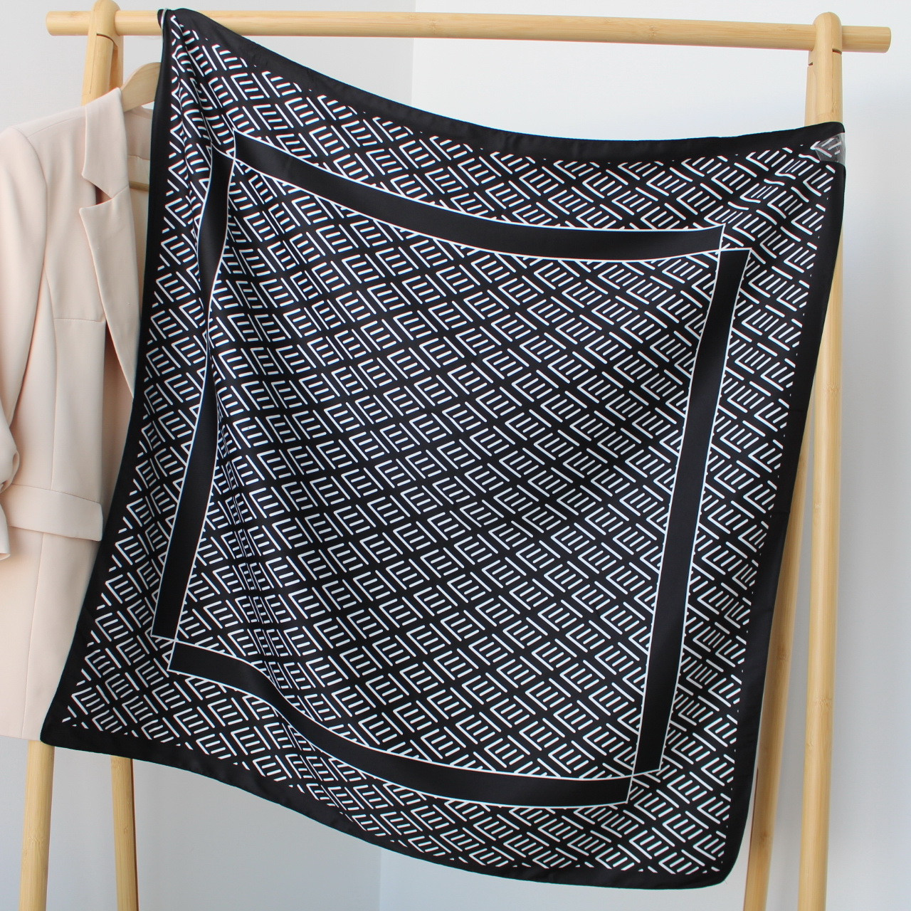 Хустка шовкова "Сандра серенада" чорна 208137, фото 1