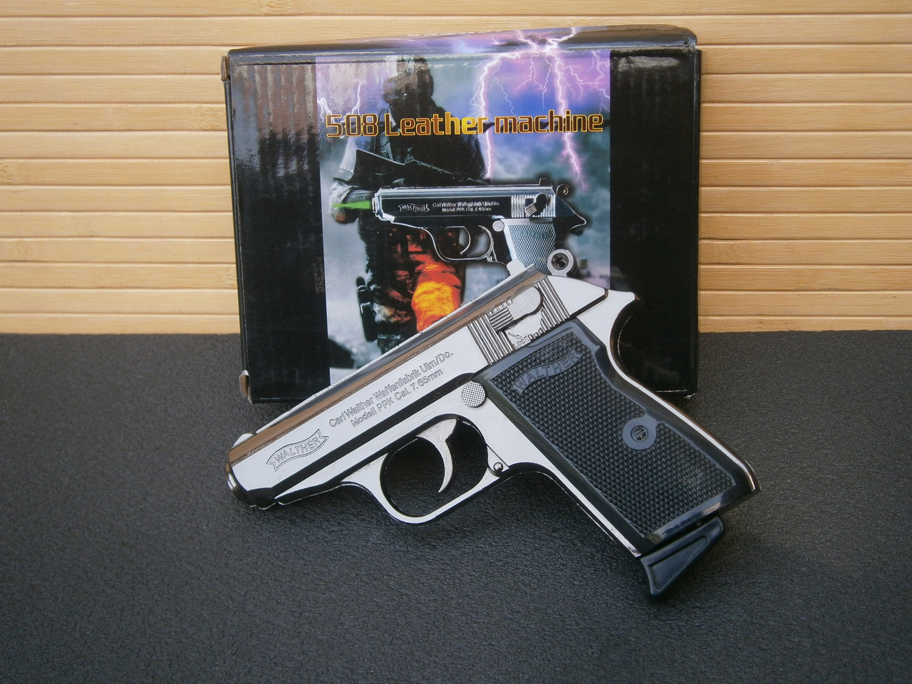 Запальничка пистолет Walther РР "Вальтер" турбо газова металева сувенірна чорна глянцева, фото 1