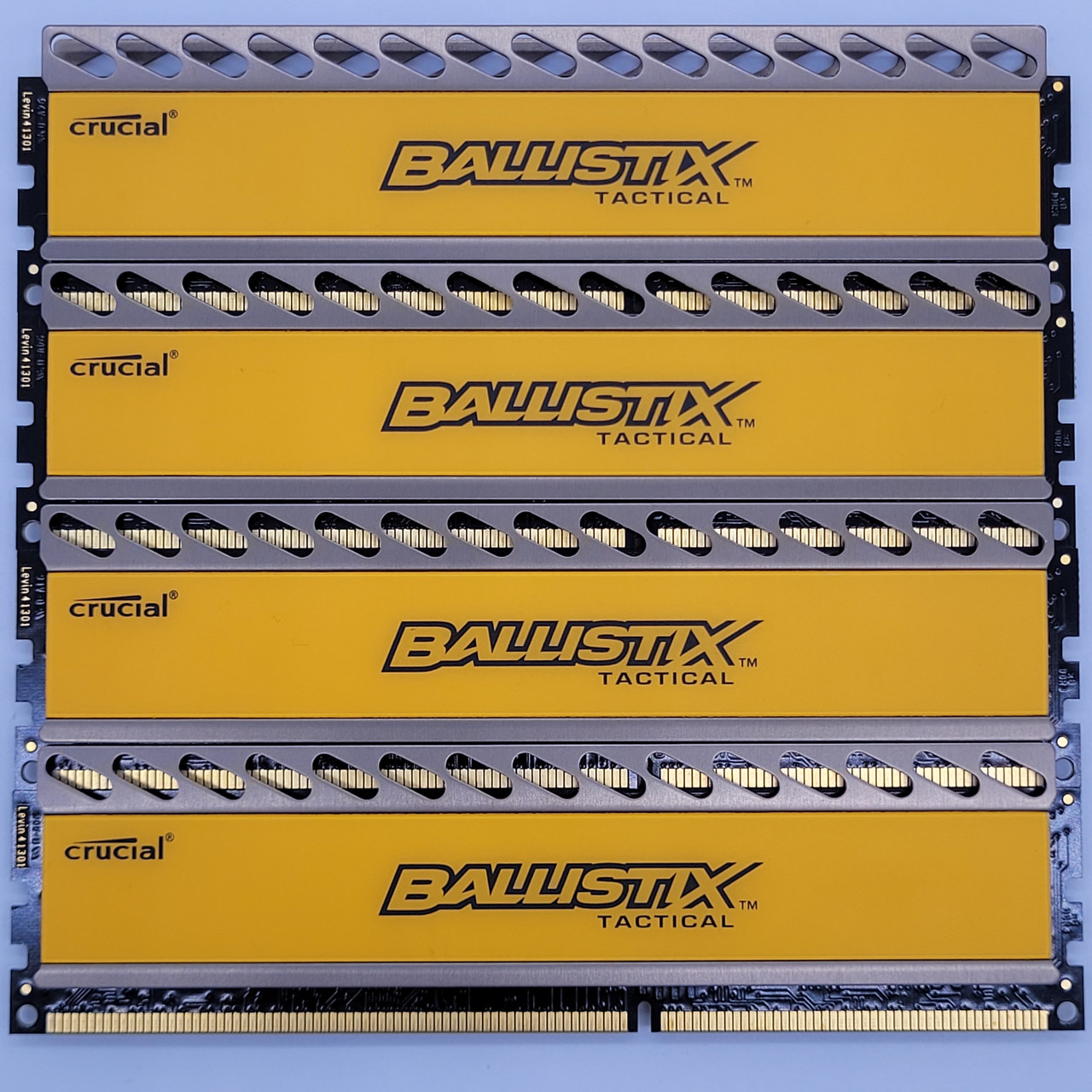 Комплект оперативної пам'яті Crucial DDR3 32Gb (4x8Gb) 1600MHz PC3-12800U 2R8 CL8 (BLT8G3D1608DT1TX0) Б/В