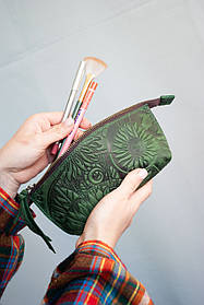 Косметичка шкіряна з Соняхами зелена