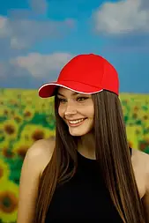 Однотонна чоловіча бейсболка червона з білою строчкою на козирку