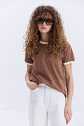 Жіноча футболка в різних кольорах з окантовкою