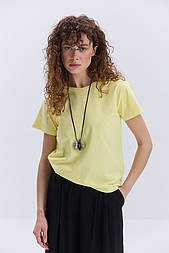 Однотонна жіноча базова футболка в різних кольорах