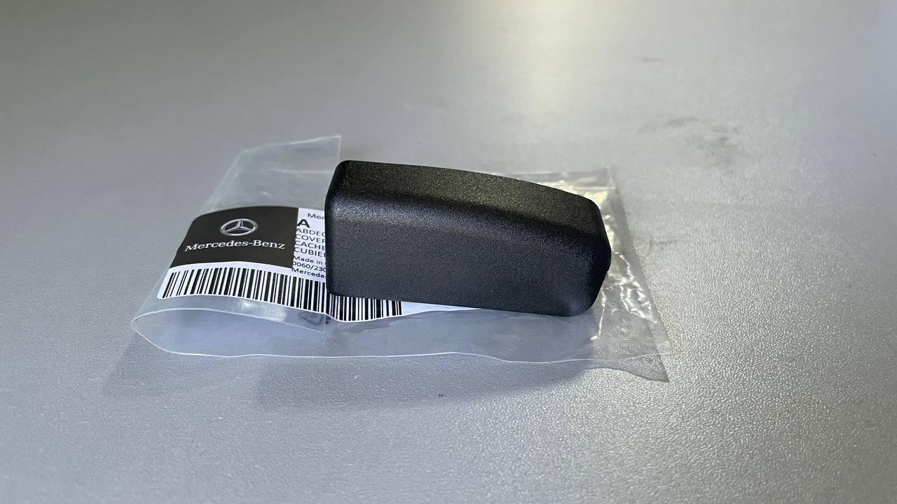 Заглушка напрямної рейки бокових дверей Sprinter 906 - VW Crafter - Mercedes-Benz - OE - 906 691 01 08 9051