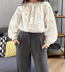 Біла вишиванка в етно стилі з білим вишитим орнаментом розміри S, M, L.