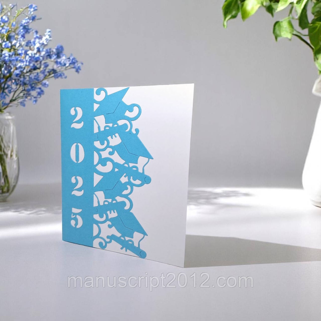 Листівка з дизайнерського картону "Випускний" (125х150мм.) блакитно-біла