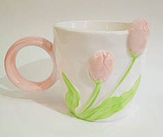Керамічна кружка з ліпкою Галант-Тюльпан 470мл Керамічна кружка з обьемним декором із тюльпанов