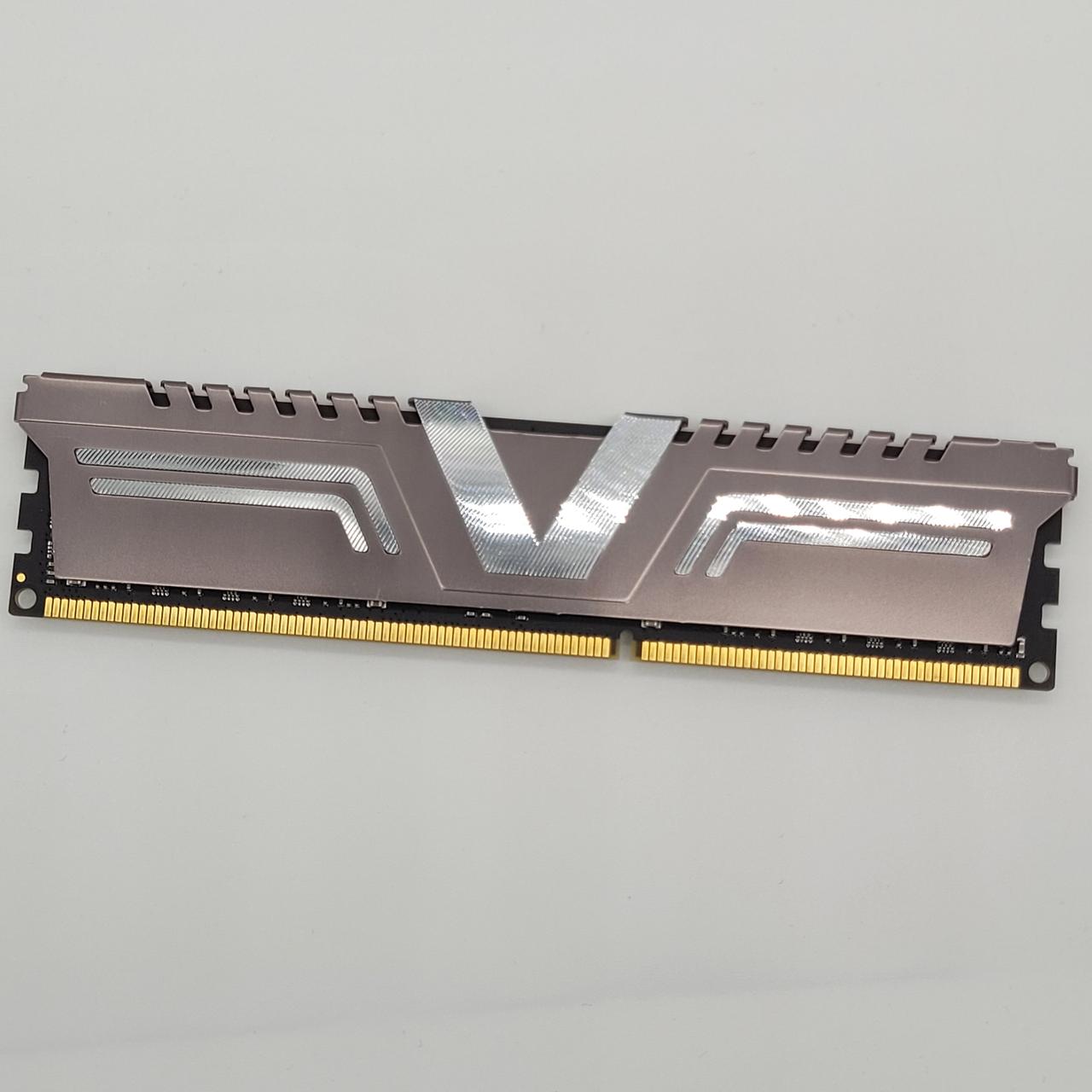 Ігрова оперативна пам'ять V-Color Technology Inc. DDR3 8Gb 1600MHz PC3-12800U 2R8 CL9 (TD8G16C9-OC16AK) Б/В