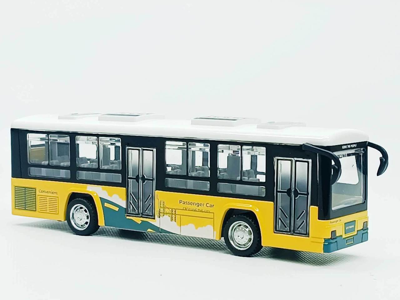 Іграшковий автобус - інерційний, жовтий, зі світлом і звуком, 20 см, відчиняються двері Clm-0771C