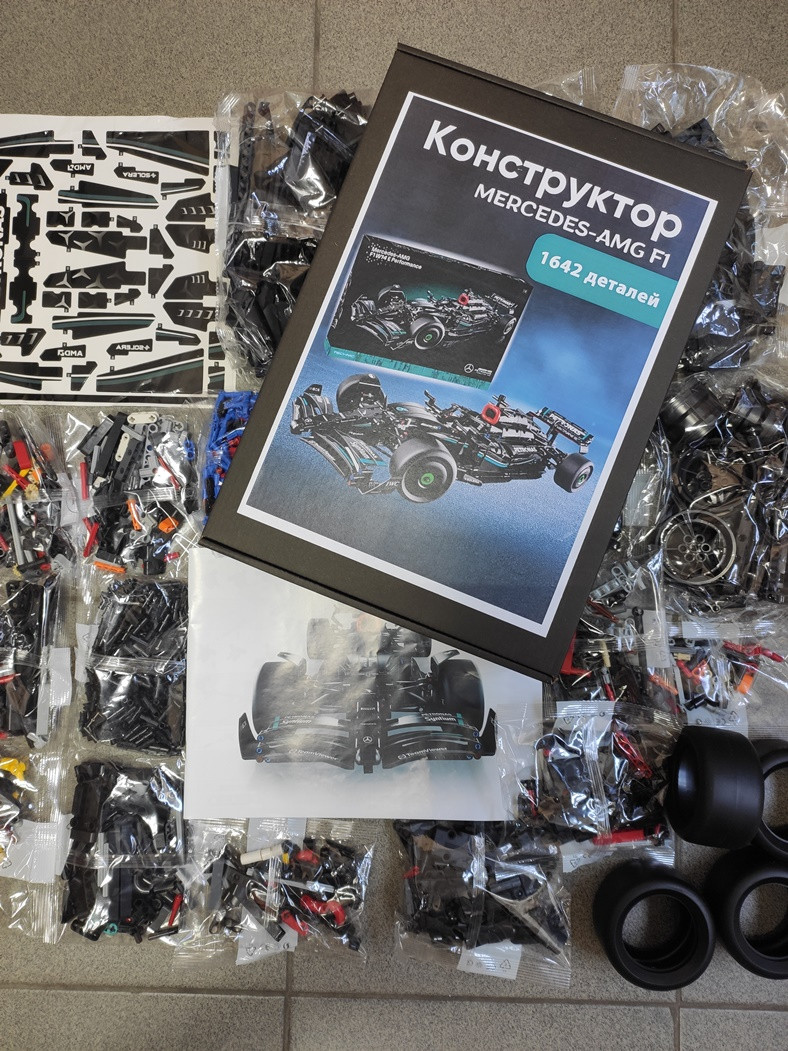Конструктор Technic Формула 1 F1 Mersedes-AMG Performance на 1642 деталі масштабі 1:8 (42171)