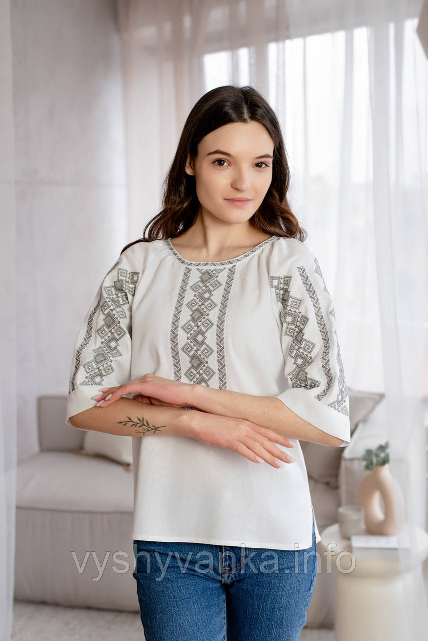 Вишиванка жіноча біла "Буревій" ,рукав 3/4, арт. 4658