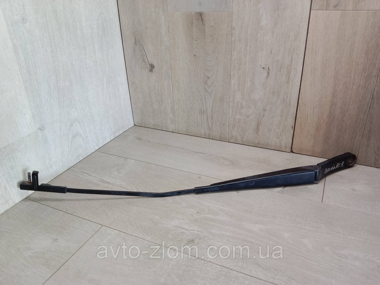 Утримувач переднього двірника Skoda Octavia A5. Шкода Октавія А5. Правий. 1Z1955410.