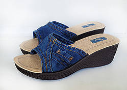 Шльопанці джинсові, жіночі на танкетці 36 р.