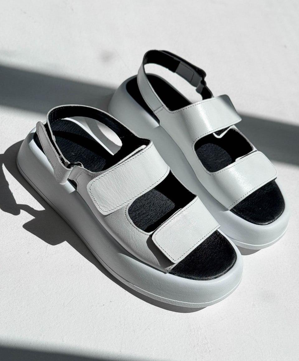 Босоніжки жіночі шкіряні на липучках білі натуральна шкіра