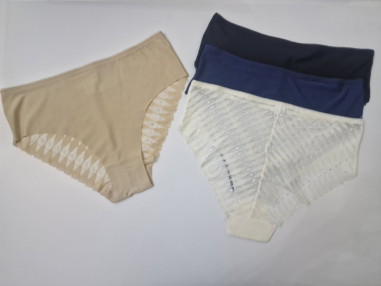 Труси жіночі, безшовні з мереживом