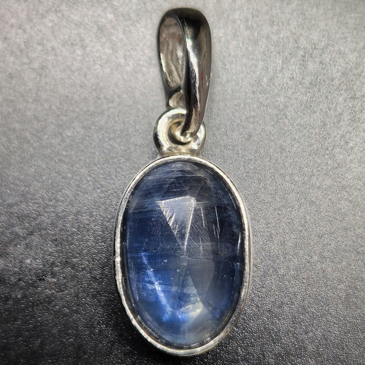 Кулон срібний з природним блакитним кіанітом в огранці з райдужною ірізацією жіночий чоловічий, фото 1