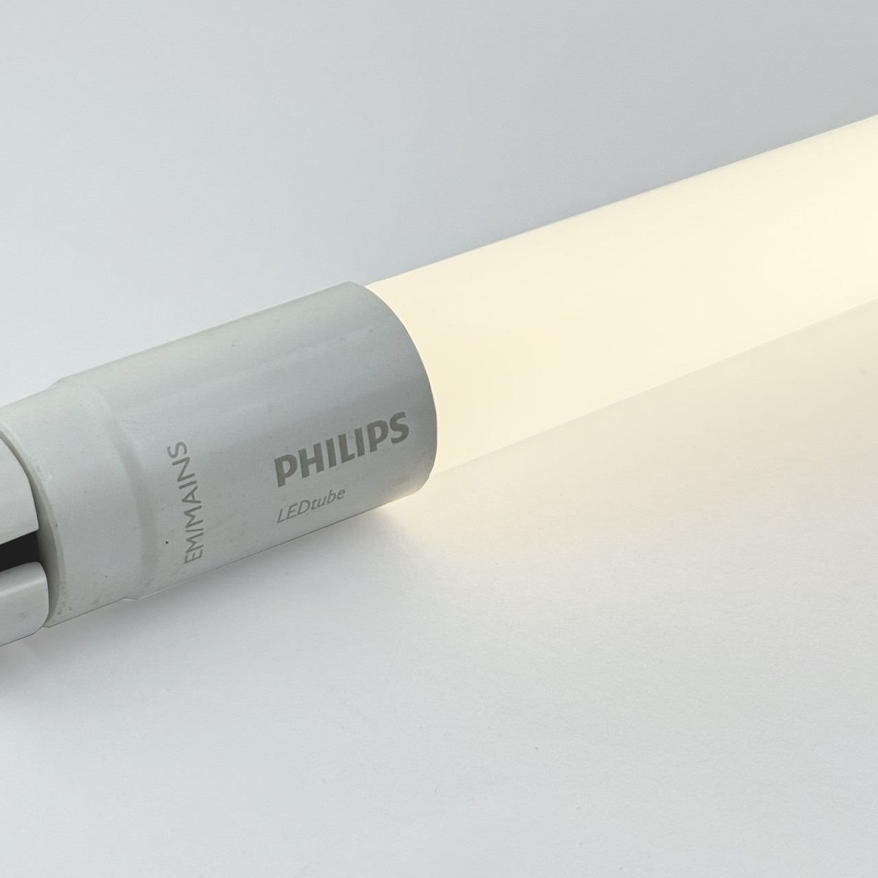 Лампа Т8 Philips CorePro LEDtube 600мм 8W 800Lm 4000К нейтральна одностороннє G13