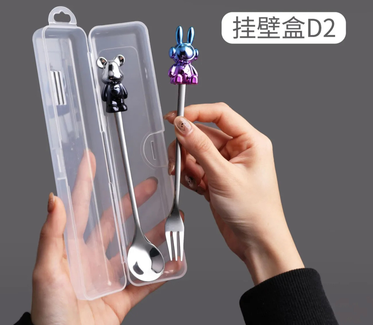 Набір столових приладів виделкою та ложкою з декором у вигляді градієнтного зайця та ведмедя з боксом. Срібло, фото 1