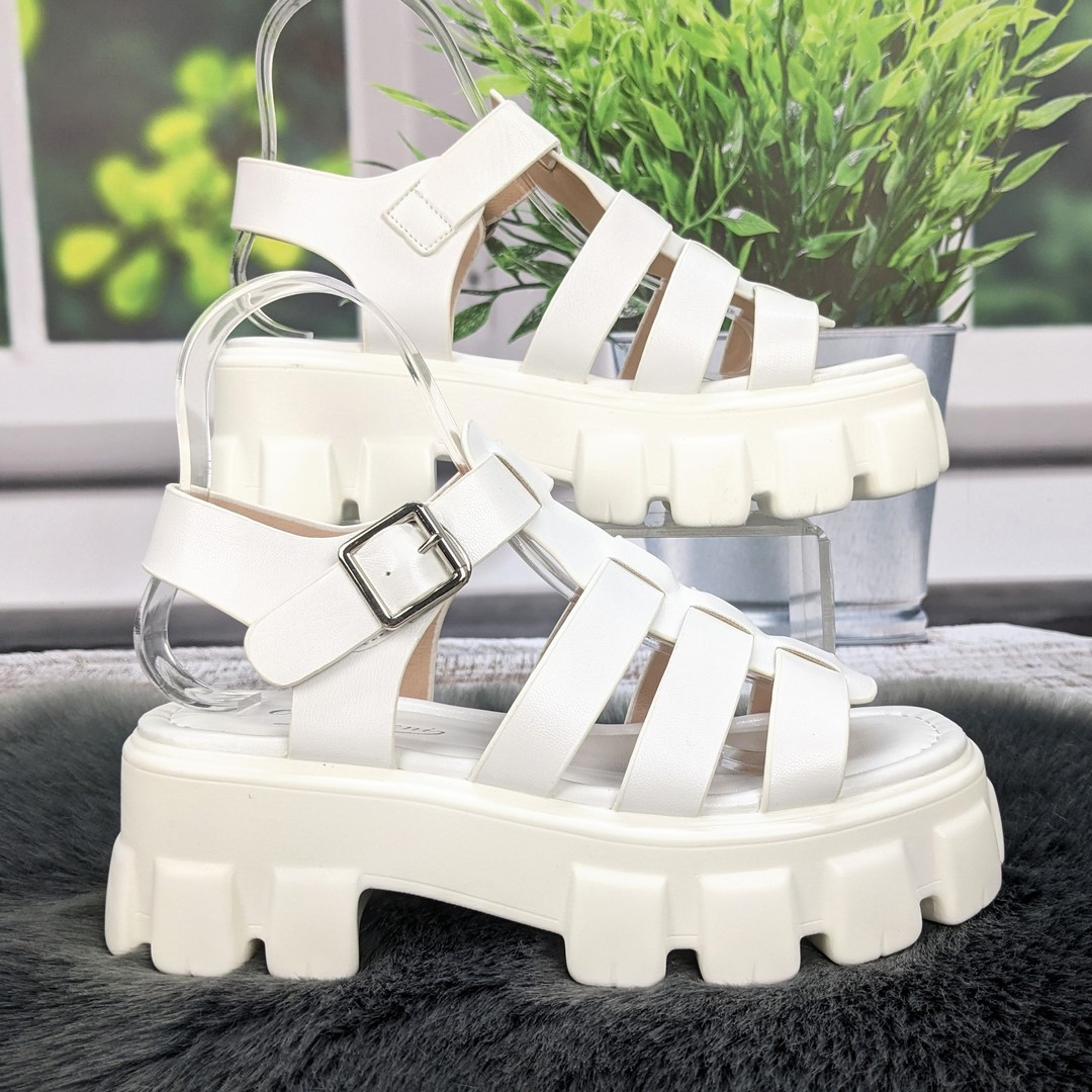 Босоніжки жіночі Fashion білі на платформі 4880