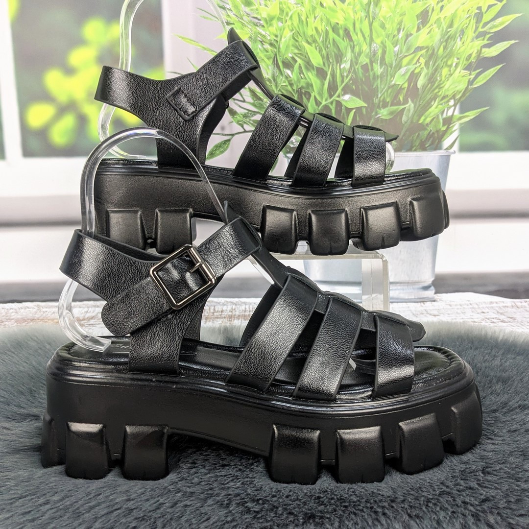 Босоніжки жіночі Fashion чорні на платформі 4880