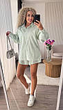 Блідо-зелений жіночий літній котоновий костюм у дрібну смужку: сорочка та шорти, фото 7