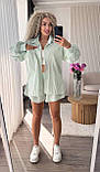 Блідо-зелений жіночий літній котоновий костюм у дрібну смужку: сорочка та шорти, фото 8