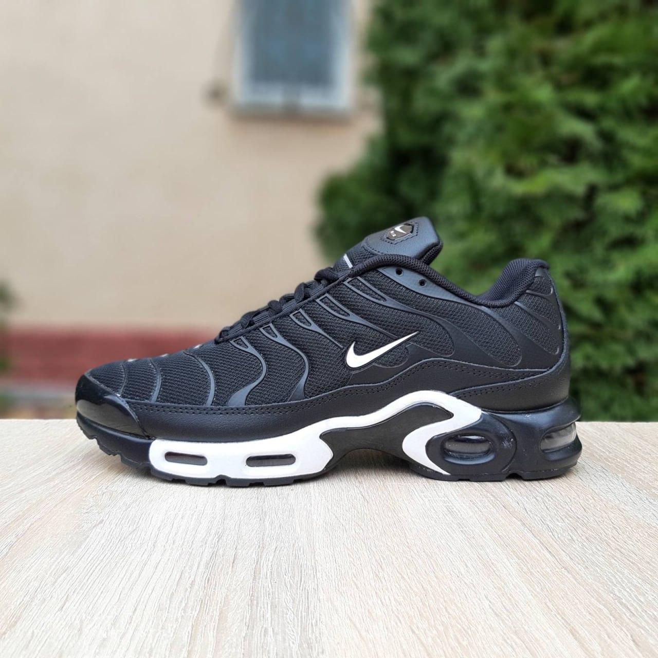 Жіночі демісезонні кросівки Nike Air Max Plus TN (чорно-білі) модні спортивні кроси 21121 Найк vkross