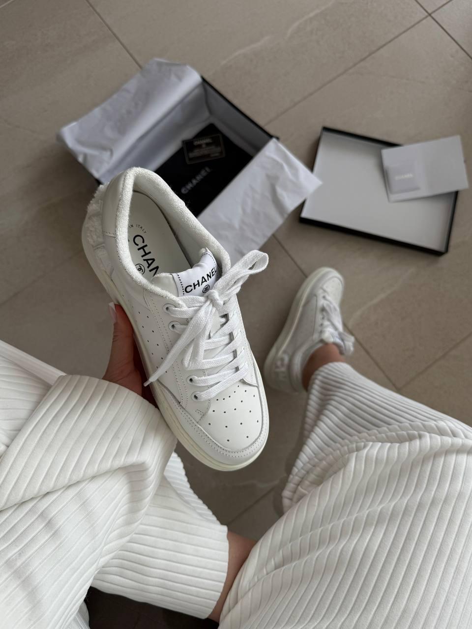 Жіночі демісезонні кросівки Chanel Sneakers White (білі) стильні повсякденні снікерси ch10 Шанель vkross