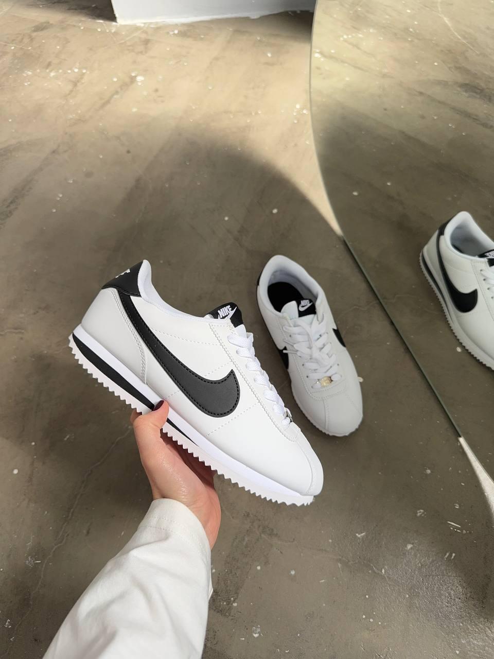 Жіночі повсякденні кросівки Nike Cortez White/Black (білі) модні демісезонні кроси NK128 Найк vkross
