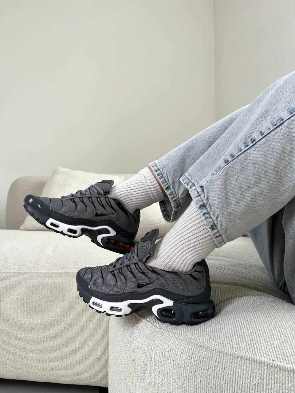 Жіночі кросівки Nike Air Max TN Dark Grey (сірі) модні спортивні кроси Ar99615 Найк vkross