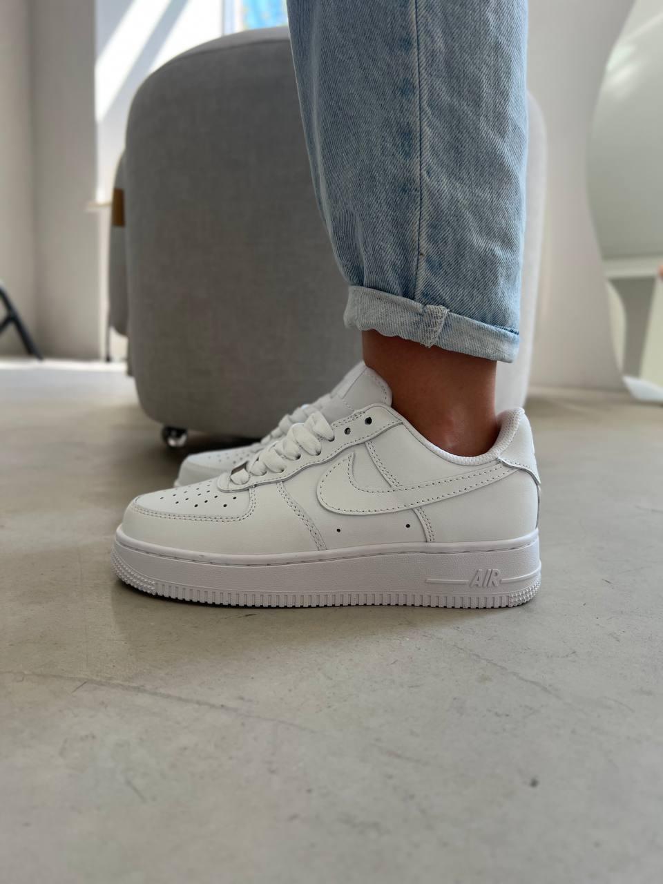 Жіночі демісезонні кросівки Nike Air Force Classic (білі) спортивні кросівки Ar99515 Найк vkross