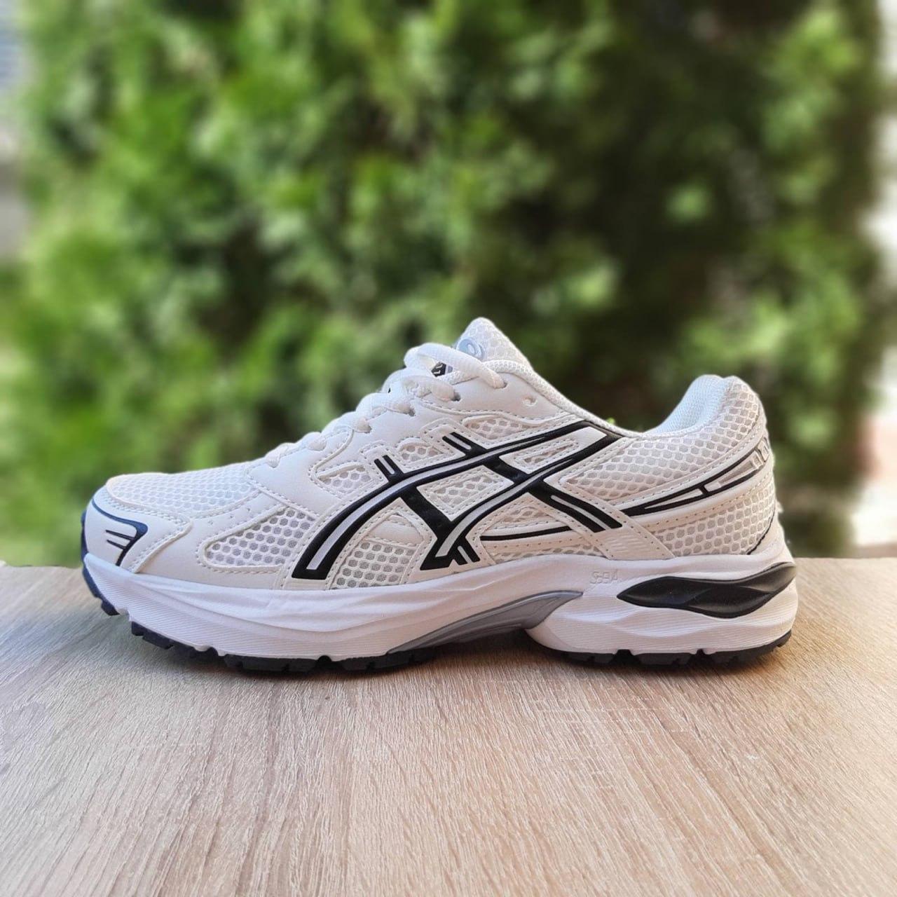 Жіночі спортивні кросівки Asics GEL-1130 (білі з чорним) модні демі кроси 21129 Асікс vkross
