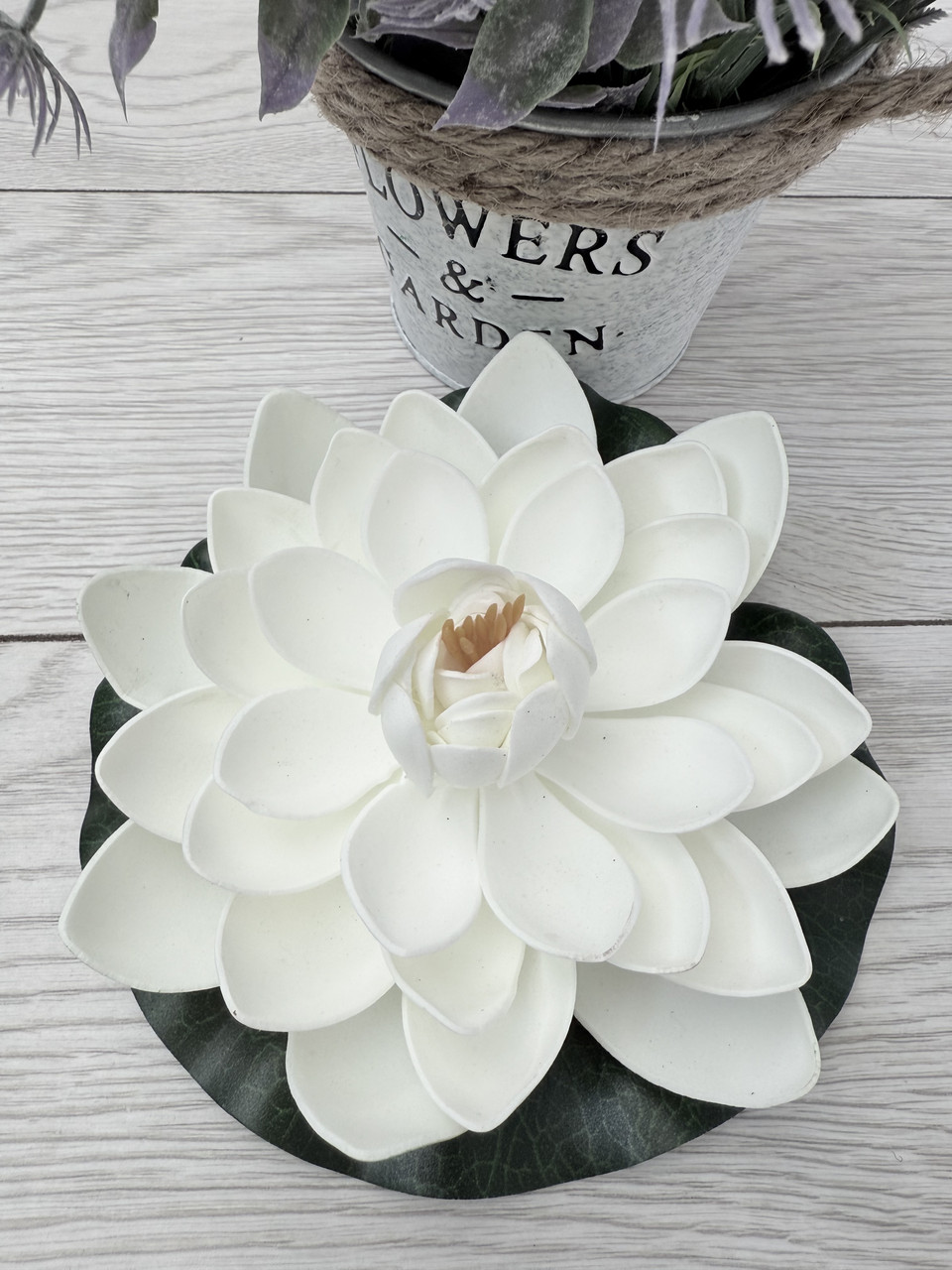 Штучний лотос для водойми, діаметр 18 см — декоративна квітка для ставка, басейну, фонтану, фото 1