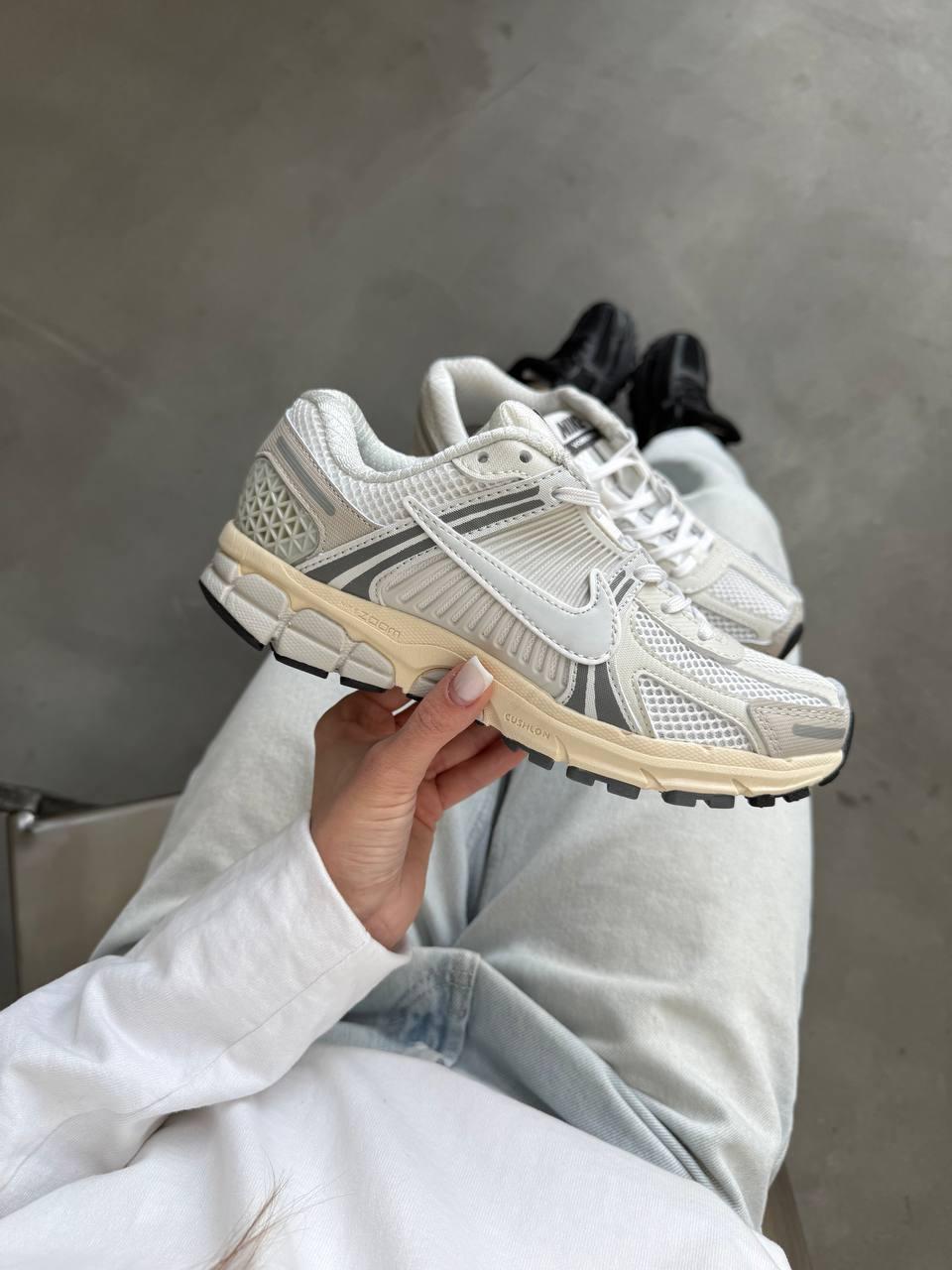 Жіночі демісезонні кросівки Nike Zoom Vomero 5 Premium (білі) спортивні кросівки N00228 Найк vkross